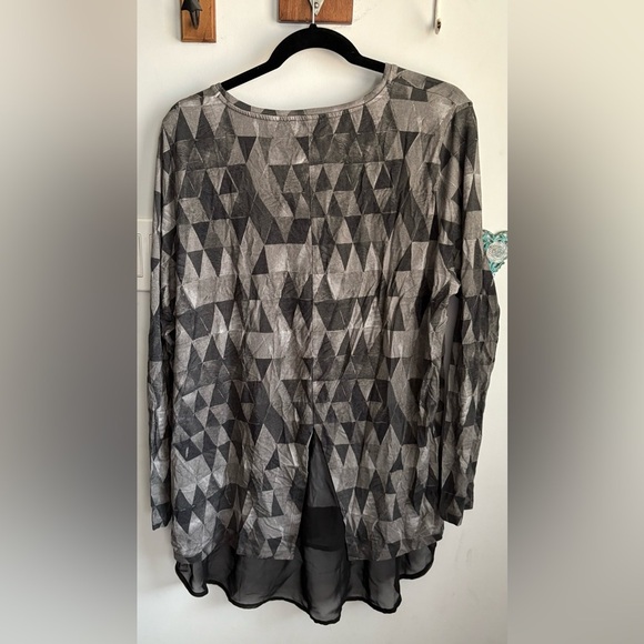 Gray Geometric Women's Top - Picture 4 of 5